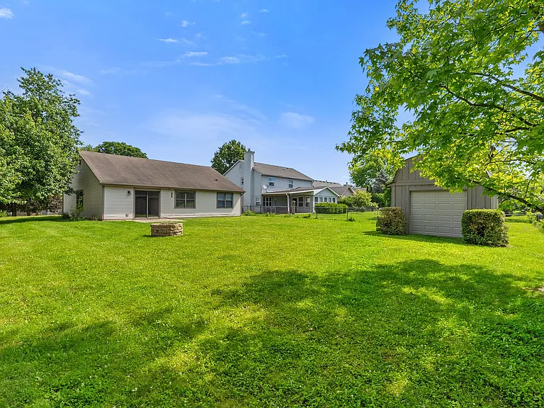 1015 Crimson King Pkwy — Photo 10