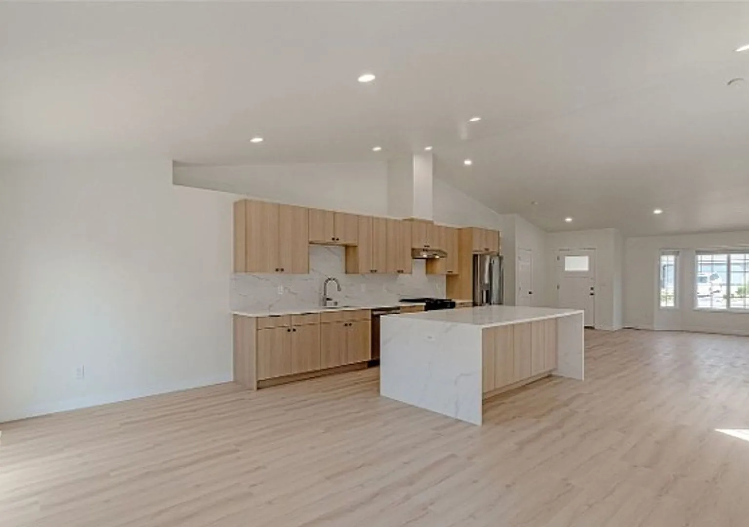 Updated 3-Bed Mountlake Terrace Rambler with Large Fenced Yard — Photo 4