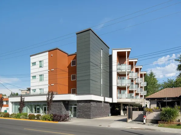 7098 Wallace Dr #306, Central Saanich, BC V8M 1G9