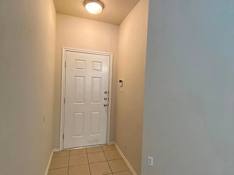 207 Brown St — Photo 3