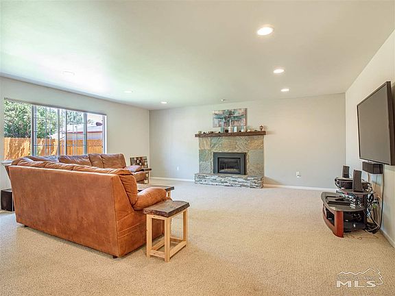 5th image of 1609 Wildrose Dr
