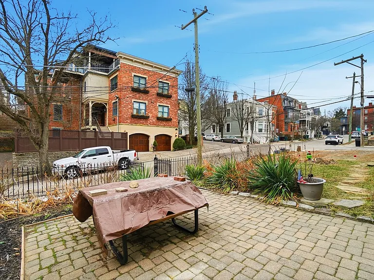 1220 Louden St — Photo 25