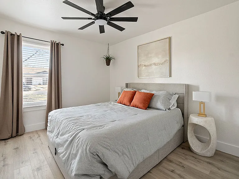 2127 Wheaton Dr — Photo 3