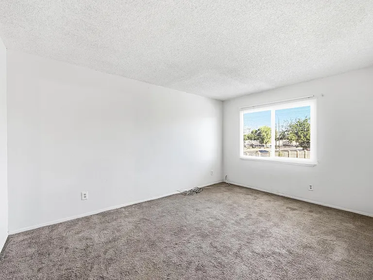6705 W Devonshire Ave — Photo 4