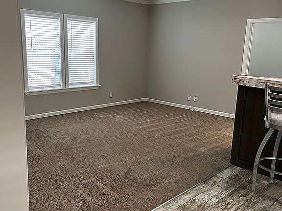 5th image of 214 Charlotte Cir N