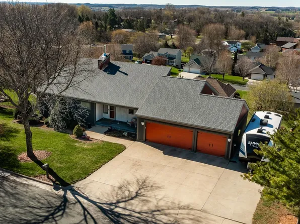 9 Island Heights Ct NE, Pine Island, MN 55963