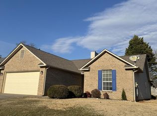 1406 Bens View Ct, Maryville, TN 37803