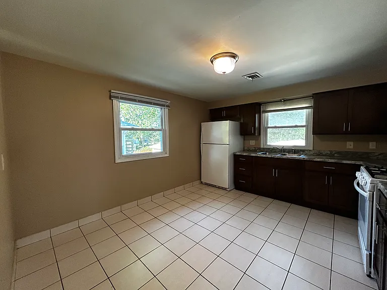 2400 Oregon St #2 — Photo 3