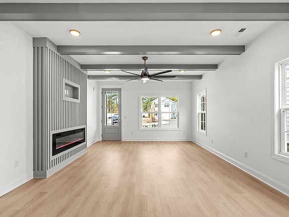 5th image of 176 Arbor Ridge Cir