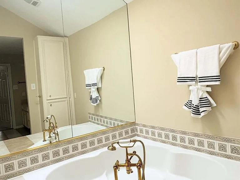 2413 Potomac Dr #D — Photo 17