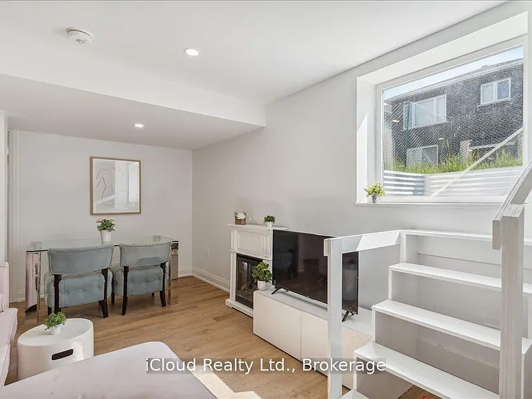 925 Hickory Cres — Photo 3