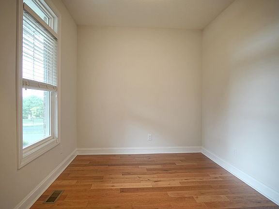 4th image of 613 Kentwood Dr