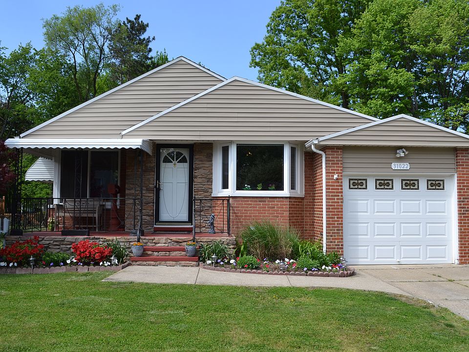 1st image of 31022 Carlton Dr