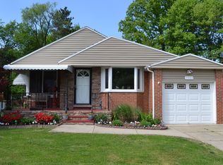 31022 Carlton Dr, Bay Village, OH