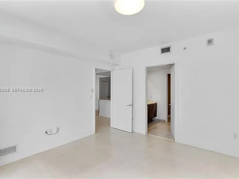 488 NE 18th St #1805 — Photo 29