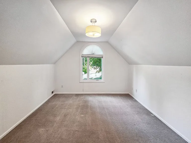 10058 NE 29th Pl — Photo 14