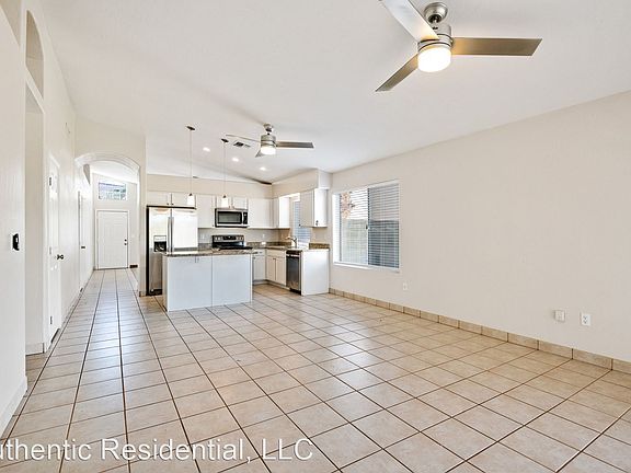 4th image of 1003 N Sparrow Dr