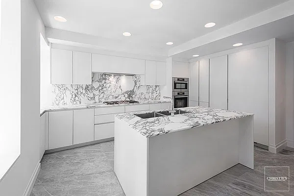 Sold by Christie's International Real Estate Group, LLC | media 6