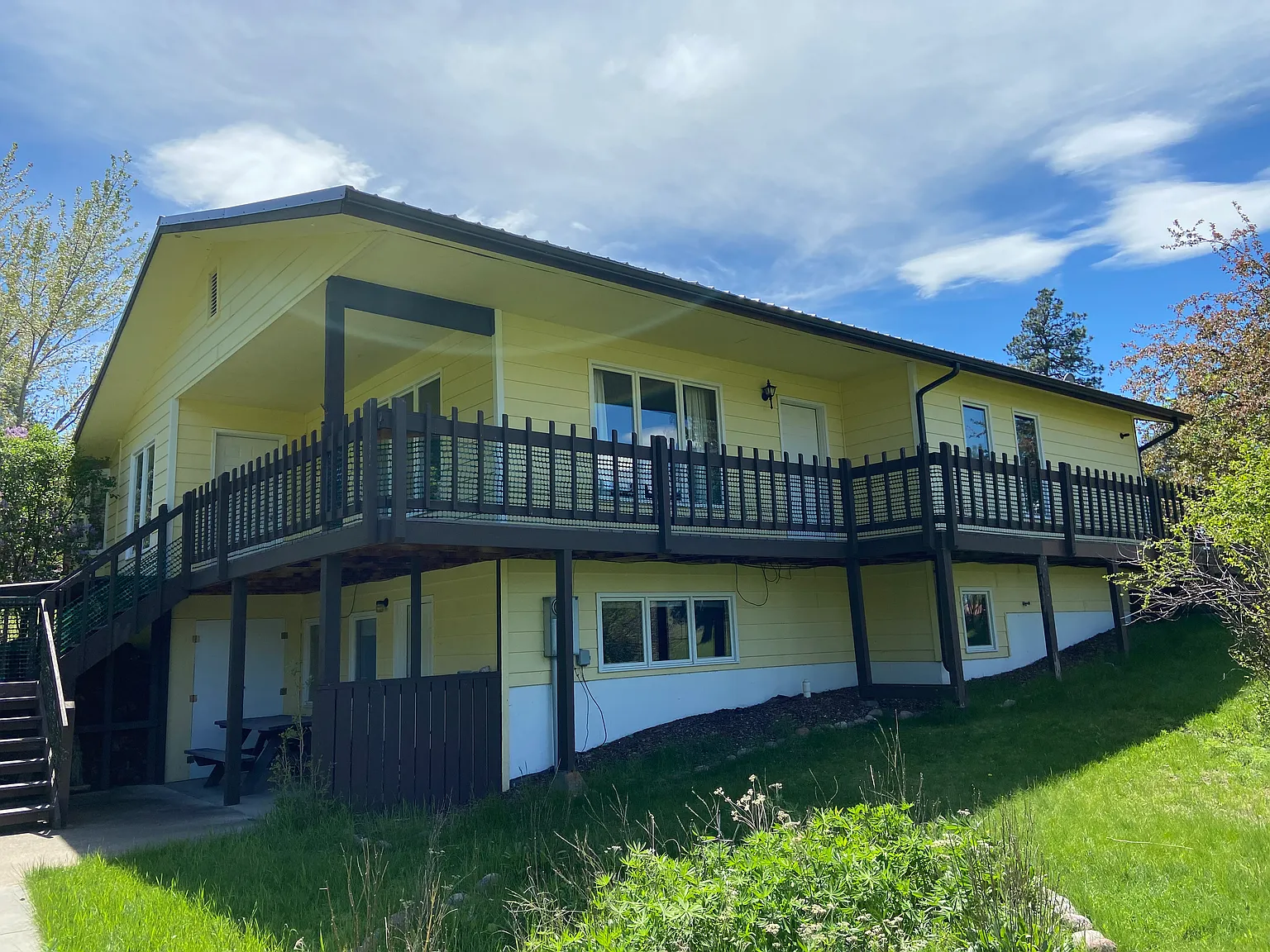 3 bedroom 2 bath house with spectacular views! — Photo 1