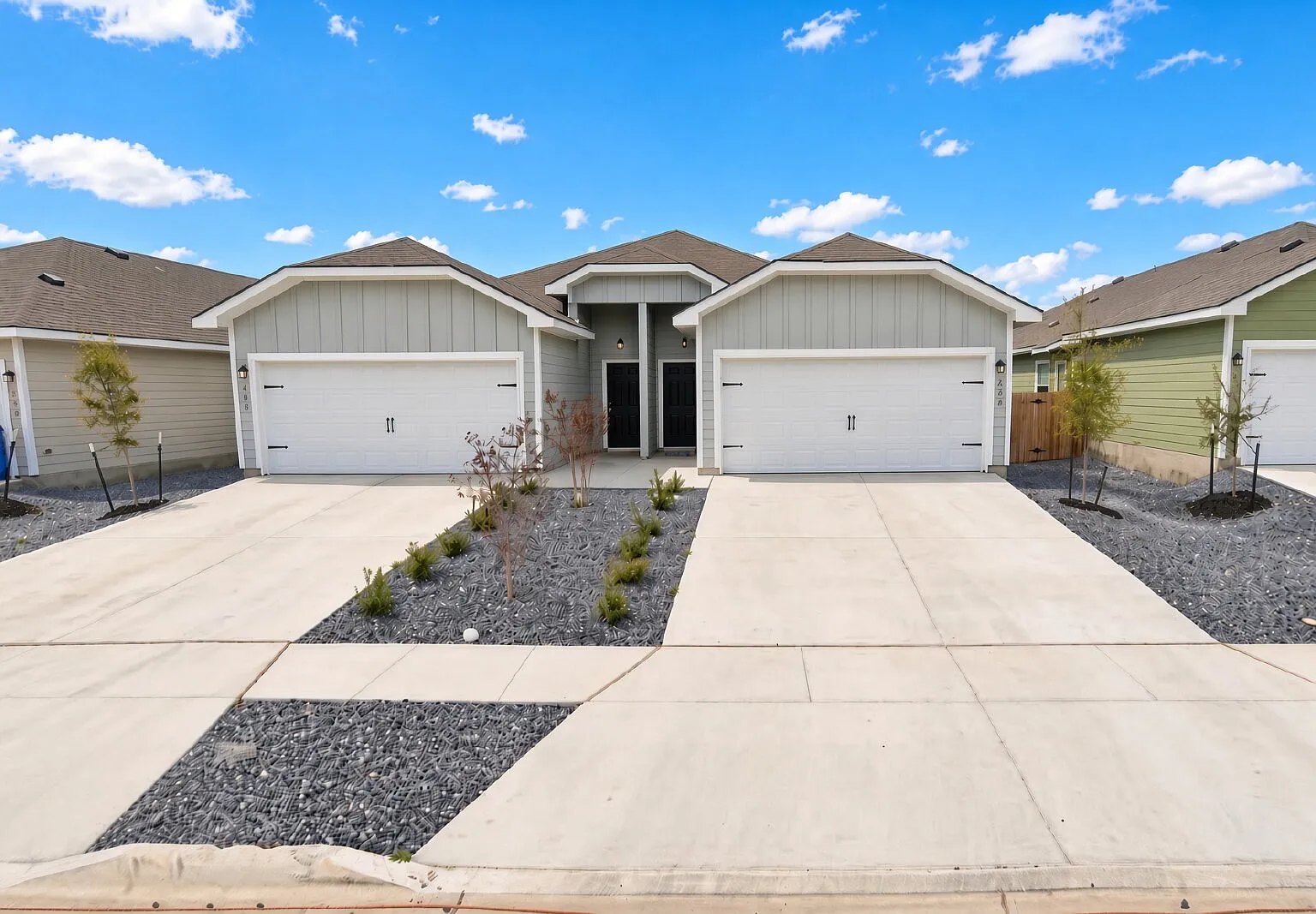 3 bed, 2.5 bath, 1372 sqft, $1,547 — Photo 1