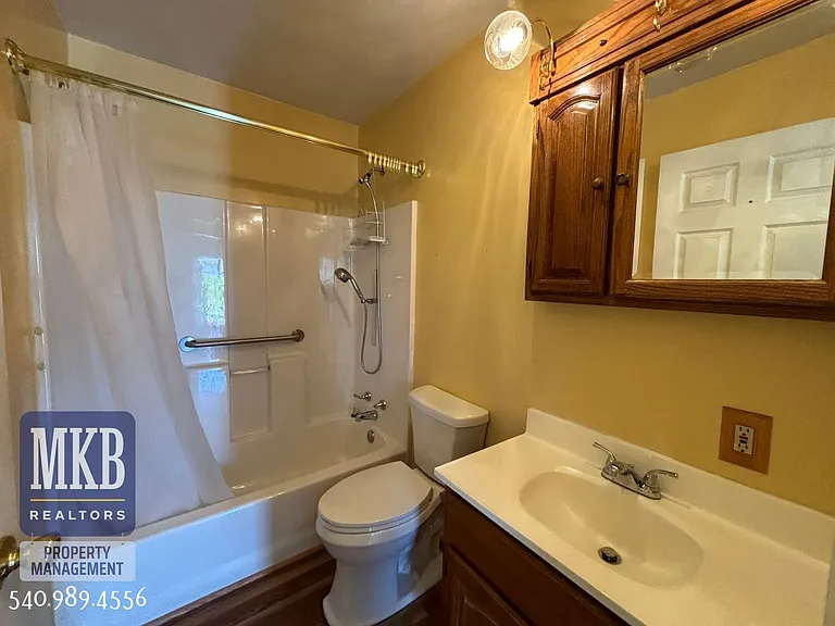 1712 Wayne St NE — Photo 15