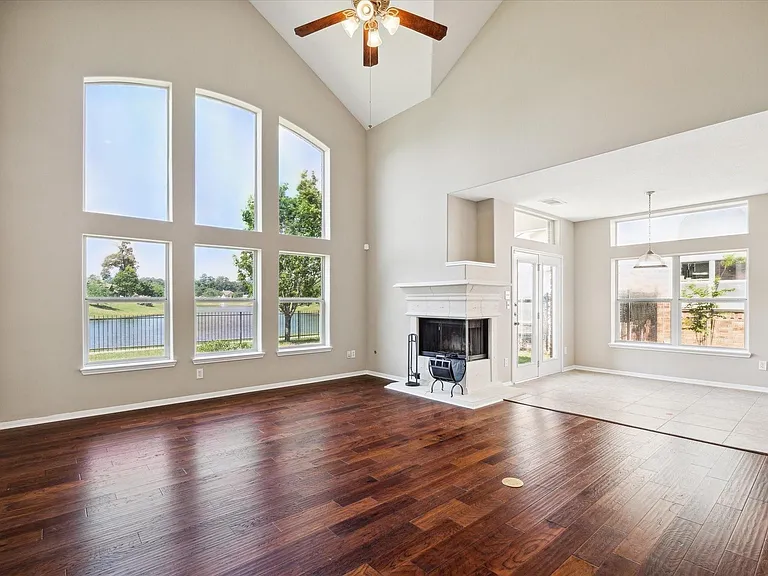 30507 Russell Point Dr — Photo 1