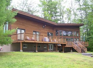 15 Lake View Rd, Lakeville, PA 18438