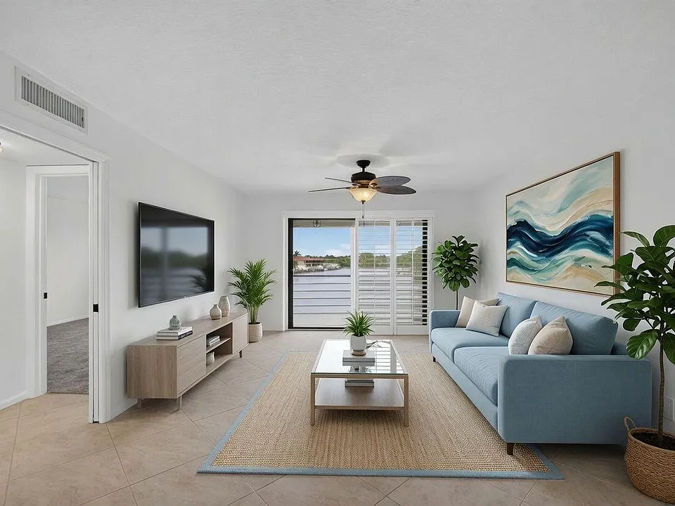 313 Lake Cir #311