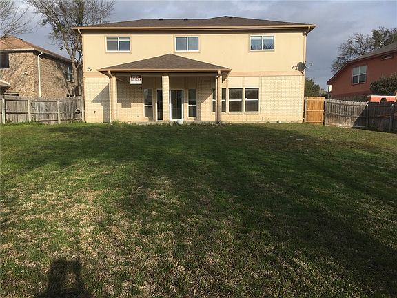 2nd image of 220 W Iowa Dr