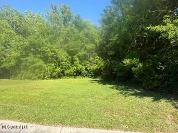 694 Waters View Dr, Biloxi, MS 39532