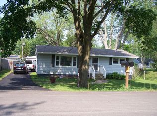 1711 Beach Rd, McHenry, IL 60050