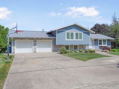 16093 Harbor Point Dr, Spring Lake, MI, 49456