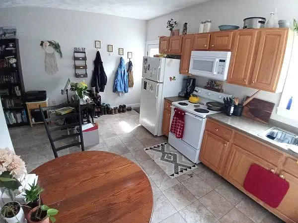 1855 S County Trl #E — Photo 3