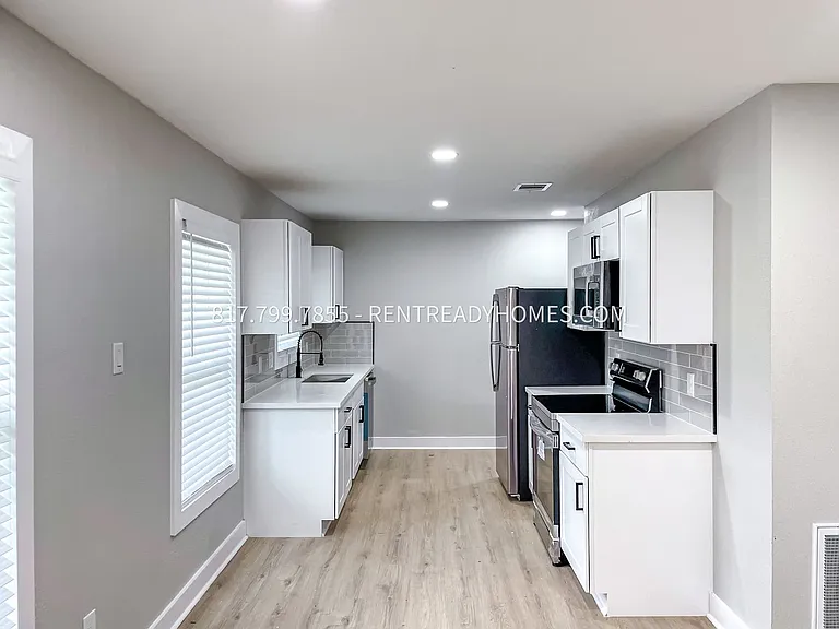 8112 Barkley St — Photo 3