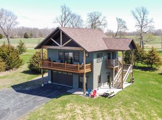 4 Landing Ln, Grand Isle, VT 05458
