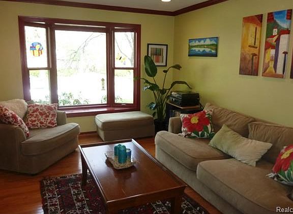 2nd image of 618 Claremont St