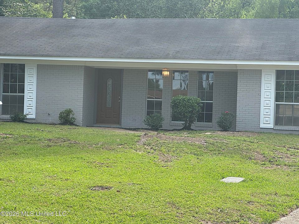 1st image of 385 Somerset Dr