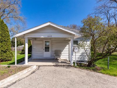 1009 E Thirteen Mile Rd, Royal Oak, MI, 48073