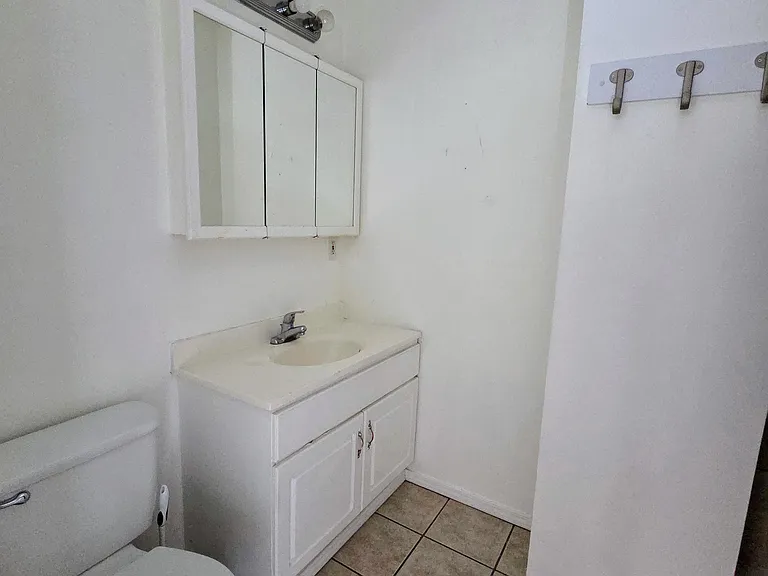 1100 S 1st St #1 — Photo 5