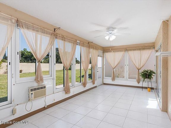 4th image of 1056 S South Fork Cir