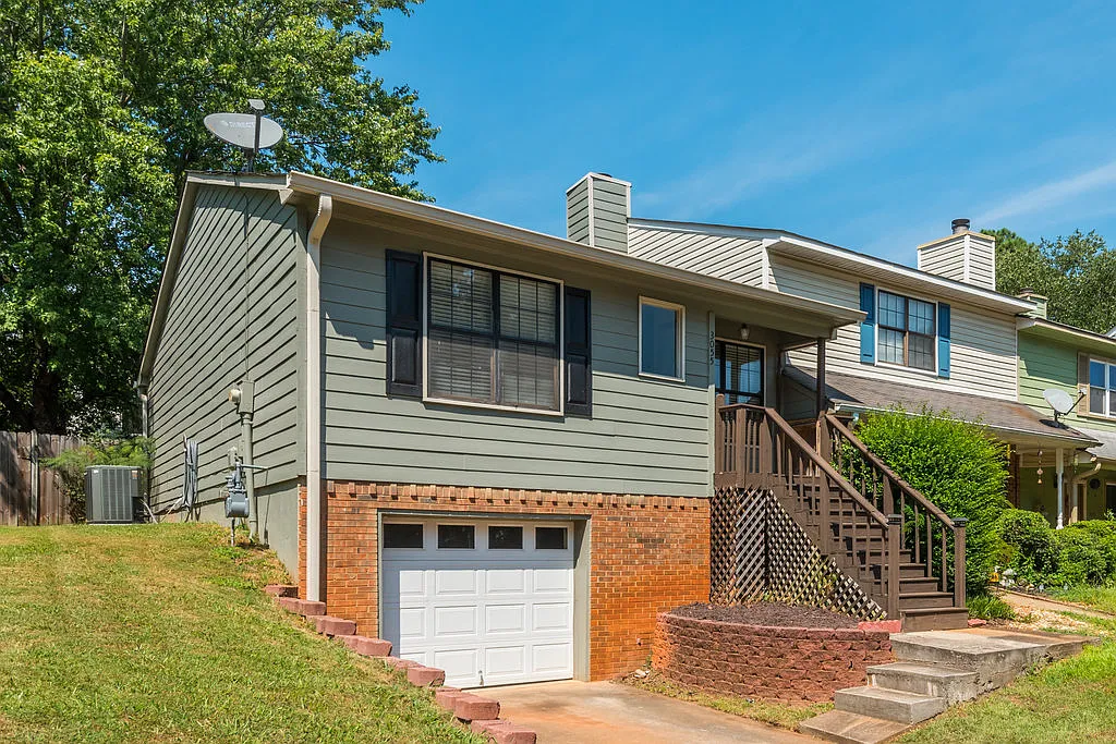2 bed, 1.5 bath, 928 sqft, $1,750 — Photo 2