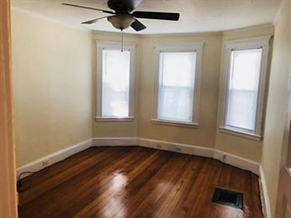 5th image of 9 Warwick St #1