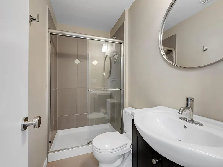 2250 W 31st Ave — Photo 32