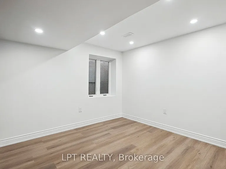 140 Springvalley Cres #LOWER — Photo 7