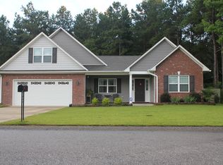 1123 Legend Creek Dr, Hope Mills, NC 28348