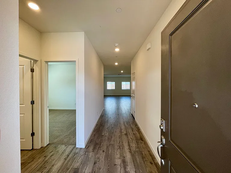 754 Tamarack Ct — Photo 10