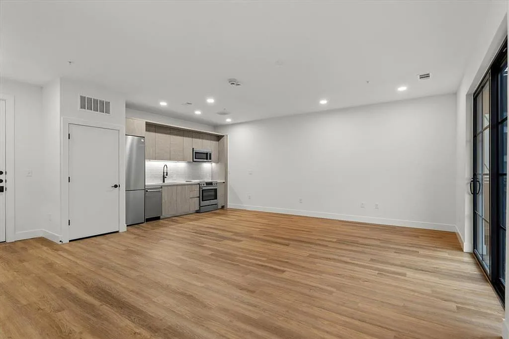 1 bed, 743 sqft, $1,795 — Photo 3