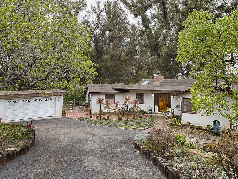 556 Scenic Dr — Photo 2