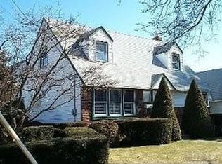 215 Division Ave, Hicksville, NY 11801