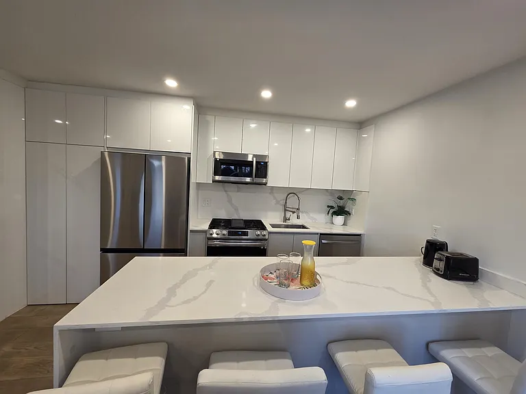 2881 Georgia St E — Photo 3